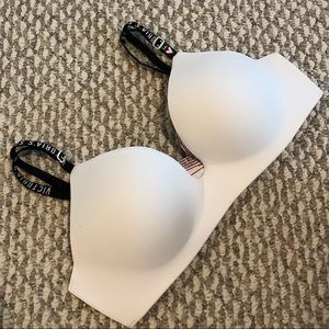 Victoria’s Secret Wireless T-shirt bra